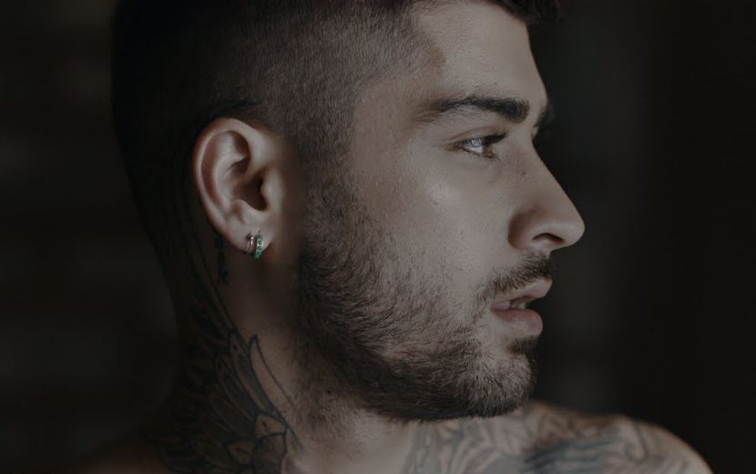 Zayn Malik leva fãs à loucura após publicar foto misteriosa em um teatro