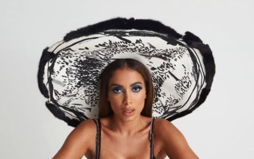 Anitta fica revoltada com presentes de admirador secreto: "Foi efeito contrário"