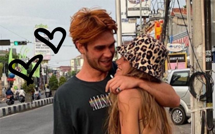 KJ Apa mostra que continua no relacionamento à distância com Clara Berry em post de aniversário