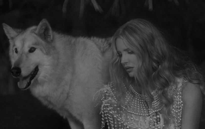 Finalmente! Lana Del Rey anuncia música nova com direito a clipe para janeiro