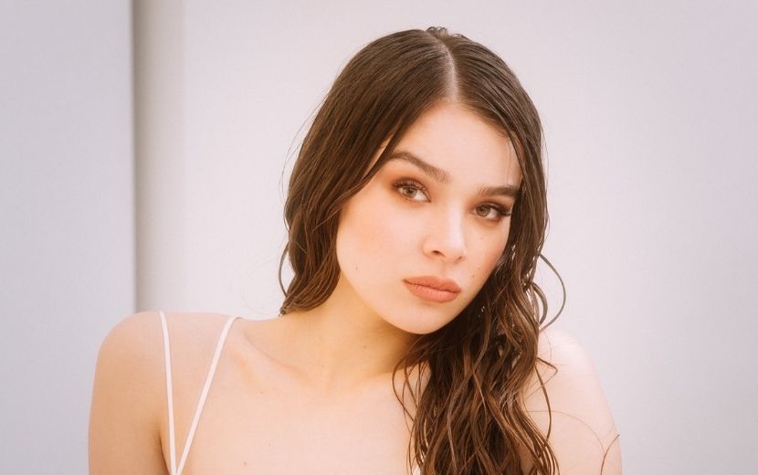 Hailee Steinfeld diz que quarentena ajudou a manter em segredo sua participação em "Gavião Arqueiro"