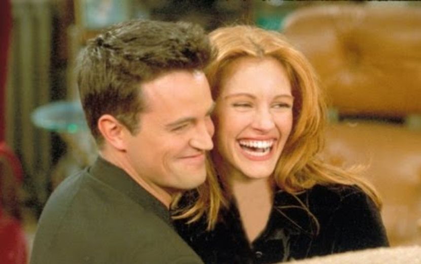 Co-criadora de "Friends" revela como Matthew Perry convenceu Julia Roberts a participar da série