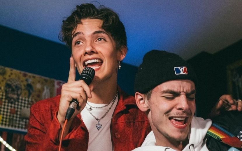 Noah Urrea e Josh Beauchamp, do Now United, fazem cover de hit do One Direction