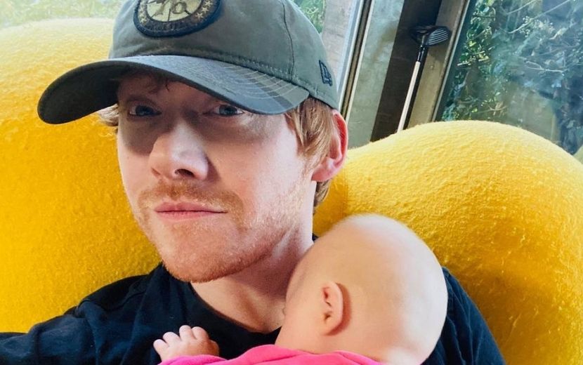 Rupert Grint revela ter parado de fumar após nascimento da filha