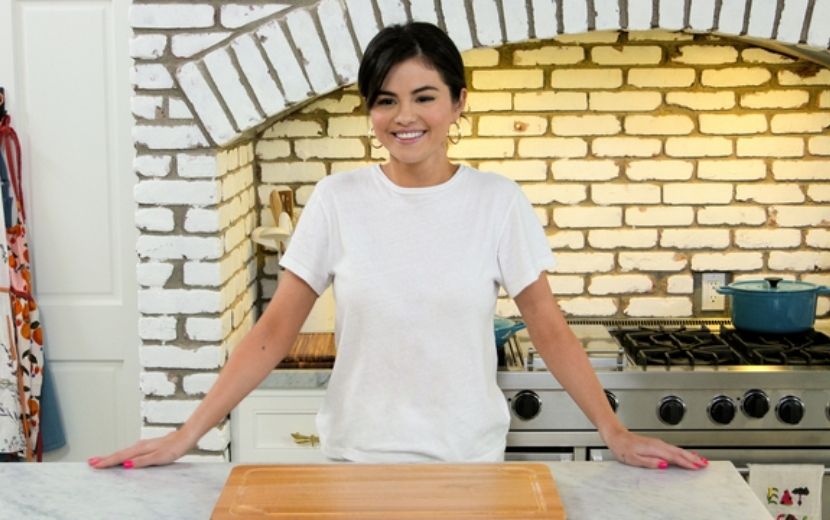 Selena Gomez anuncia segunda temporada de seu programa de culinária