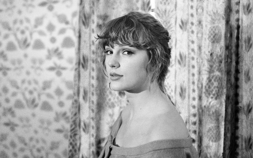 Taylor Swift lança versão deluxe do álbum "evermore" com duas novas faixas