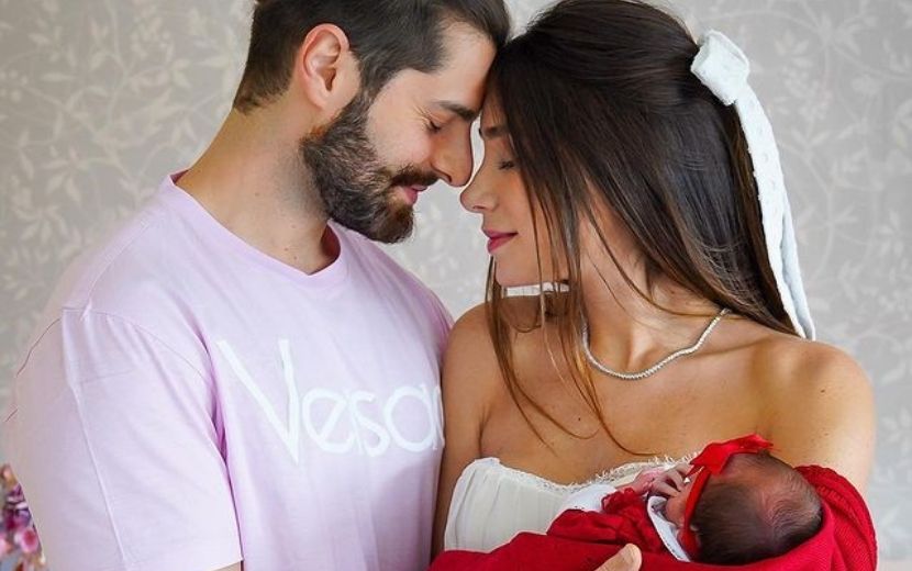 Alok e Romana publicam primeira foto do rosto de Raika - e não estamos sabendo lidar com tanta fofura!
