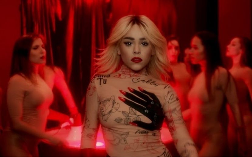 Poderosa, sensual e empoderada! Danna Paola lança clipe para "Calla Tú"