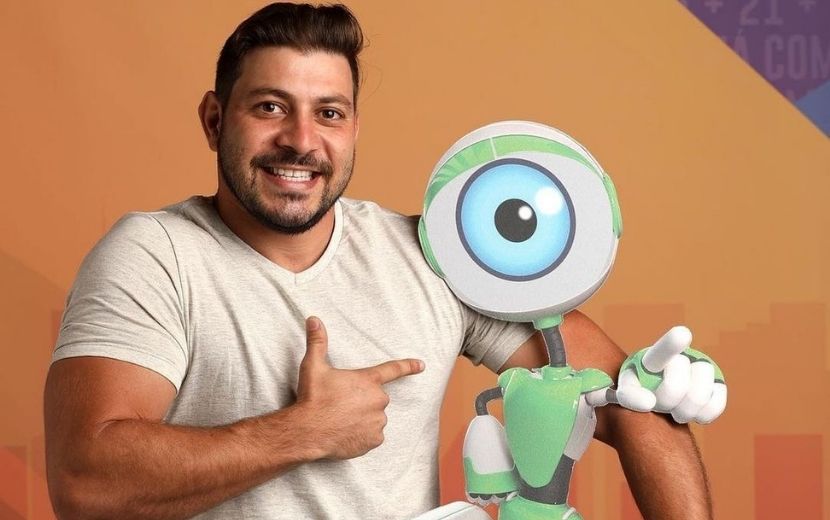 BBB21: após discussão, participante pensa em desistir do programa e é repreendido por colegas