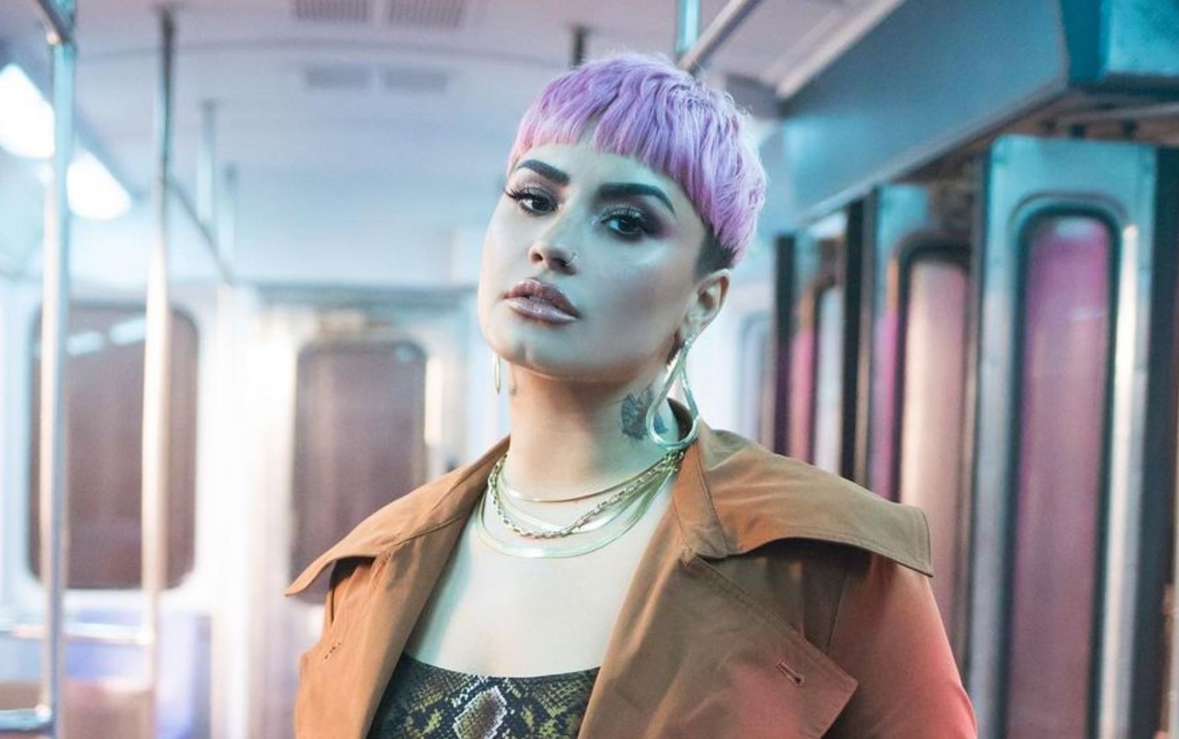 Demi Lovato diz que se sente mais livre com cabelo curto: "Usava meu cabelo para me esconder atrás dele"