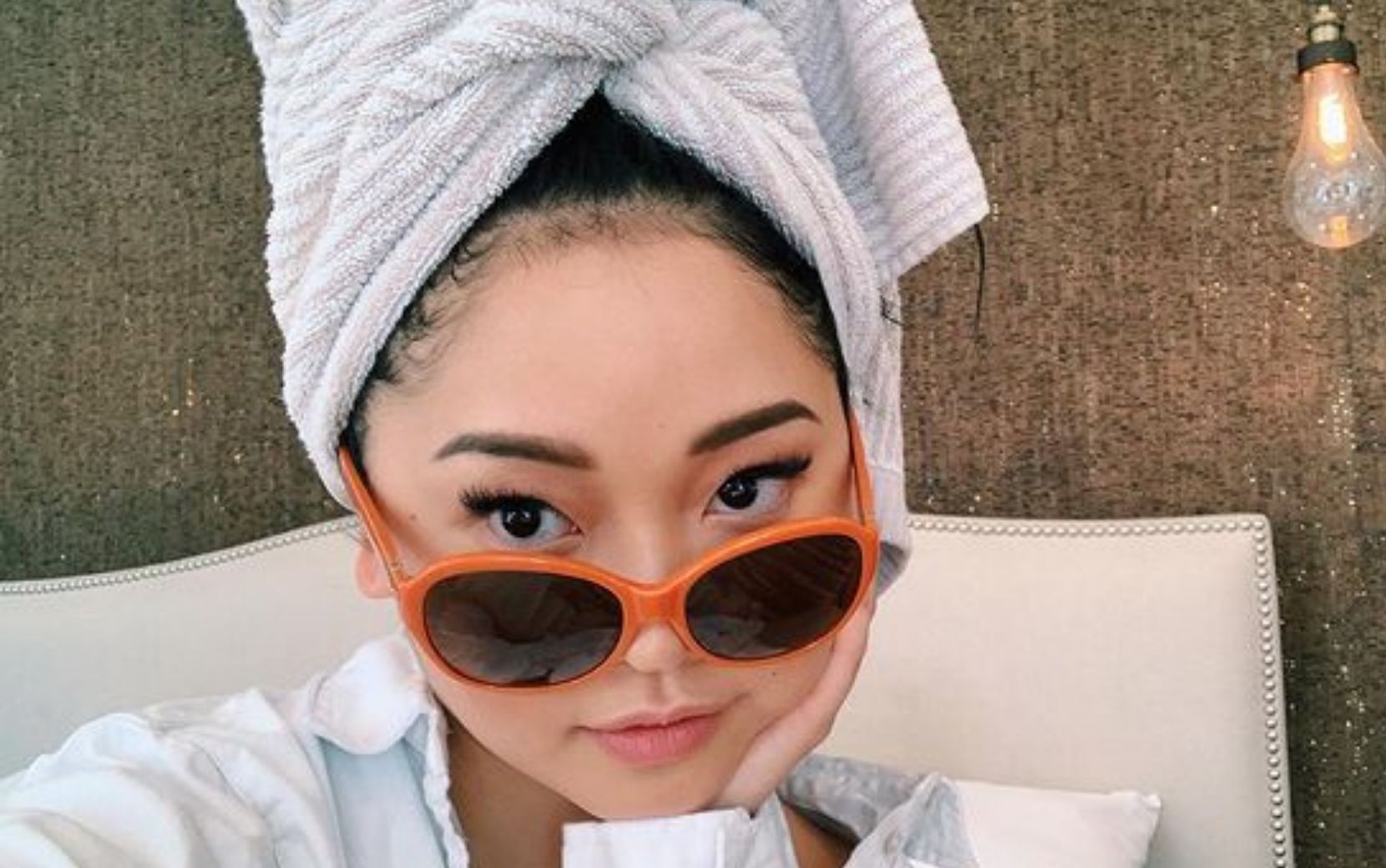 Para acelerar divulgação de "Anyone Else But You", Lana Condor surge com cabelo colorido!