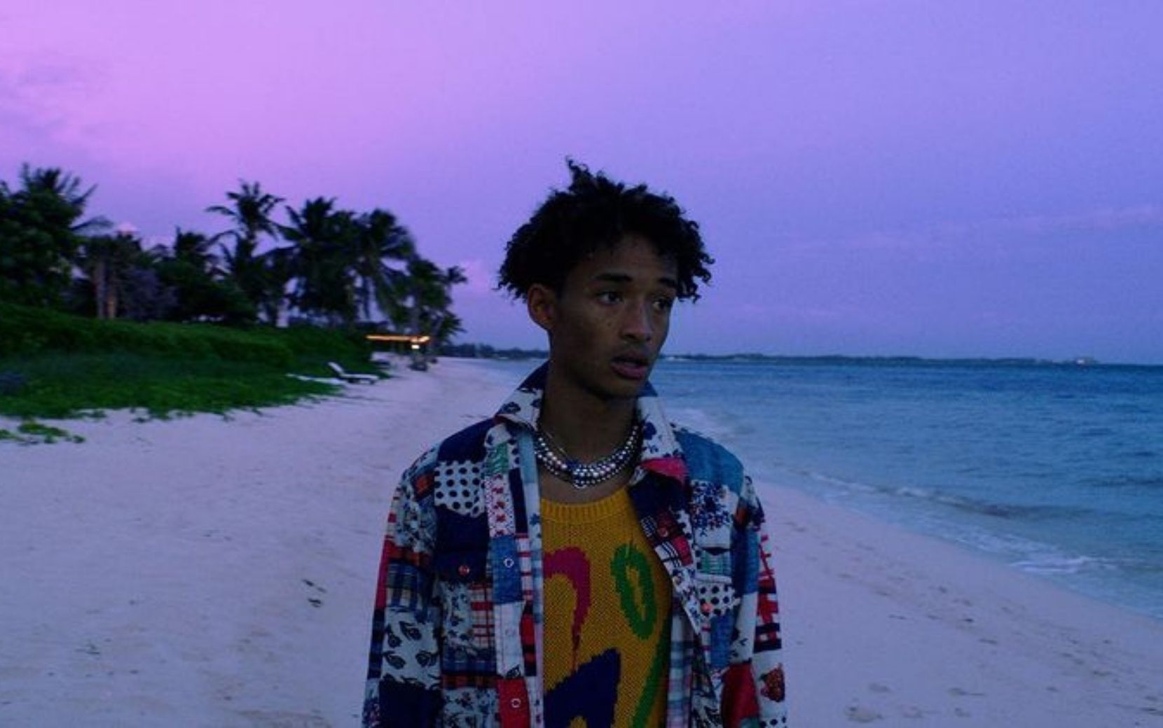 Com polaroid junto da ex namorada, Jaden Smith lança clipe emotivo para "Photograph"