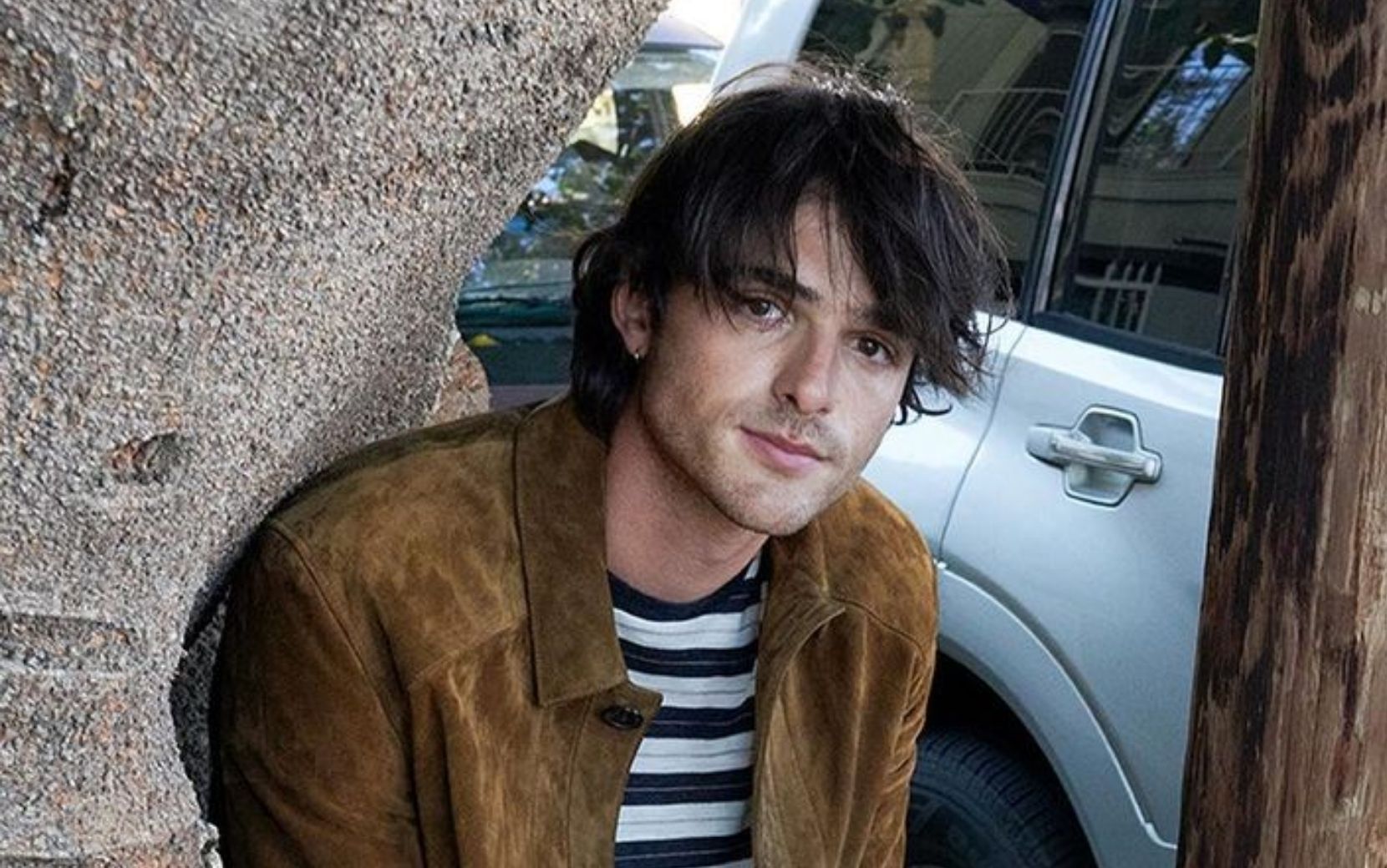 Jacob Elordi relembra primeiro beijo: "Um dos momentos mais românticos da minha vida"