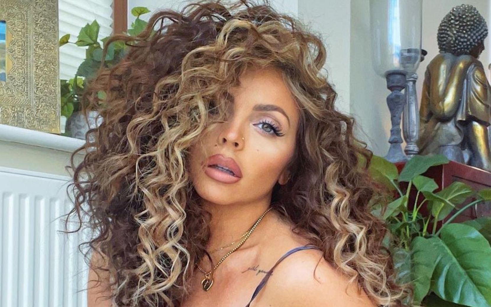 Jesy Nelson posta foto em estúdio e pode estar trabalhando em carreira solo após saída do Little Mix