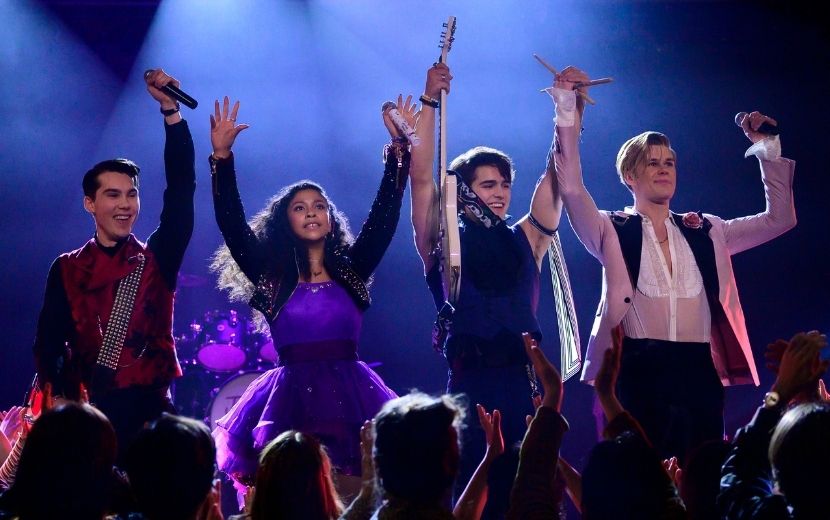 Elenco de "Julie and the Phantoms" diz que Brasil é prioridade em uma possível turnê