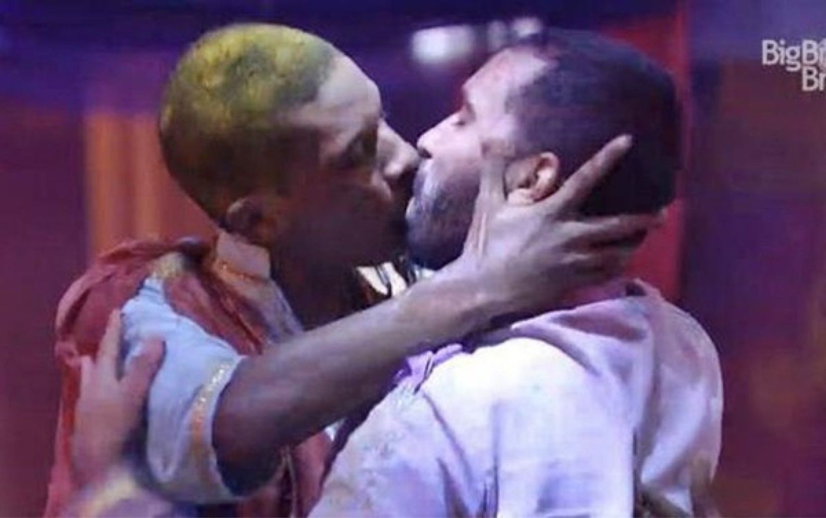 BBB21: Lucas revela por que beijou Gilberto e se emociona: "Não sei como descrever"