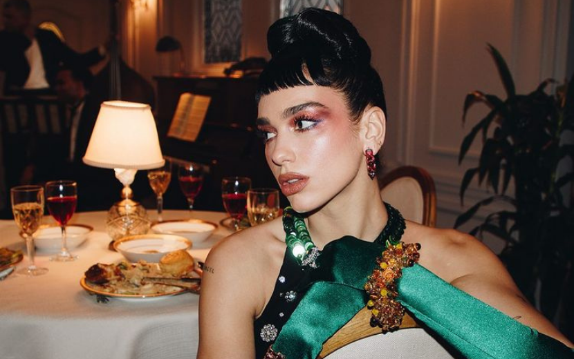 Com referência de "Titanic", Dua Lipa lança clipe e músicas inéditas em "Future Nostalgia – The Moonlight Edition"