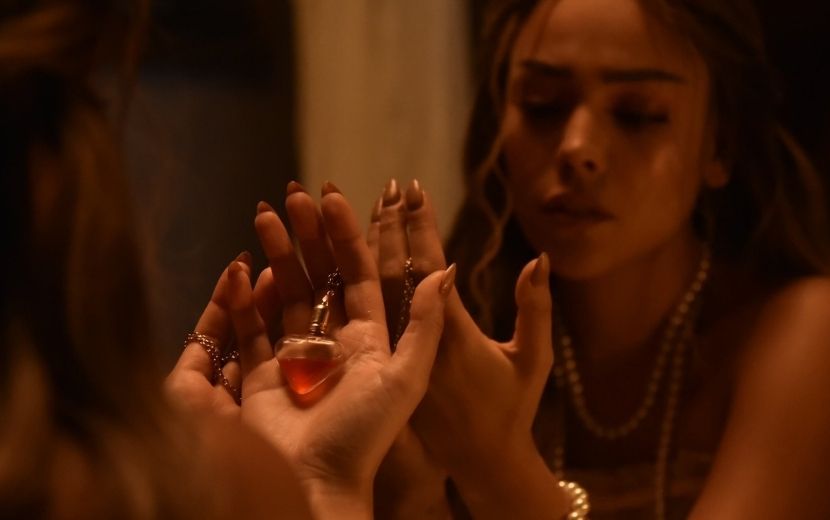 Em um clima bem Romeu e Julieta, Danna Paola lança o clipe de "Amor Ordinario"
