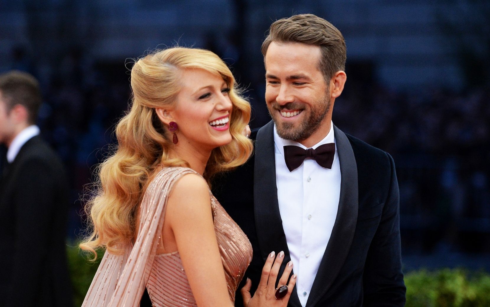 Blake Lively e Ryan Reynolds são vacinados contra a Covid-19 e comemoram nas redes sociais