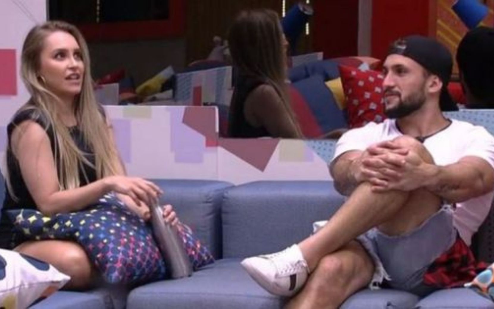 Carla e Arthur conversam sobre futuro do relacionamento no BBB21: "Se a gente ficar aqui, você fica comigo?"