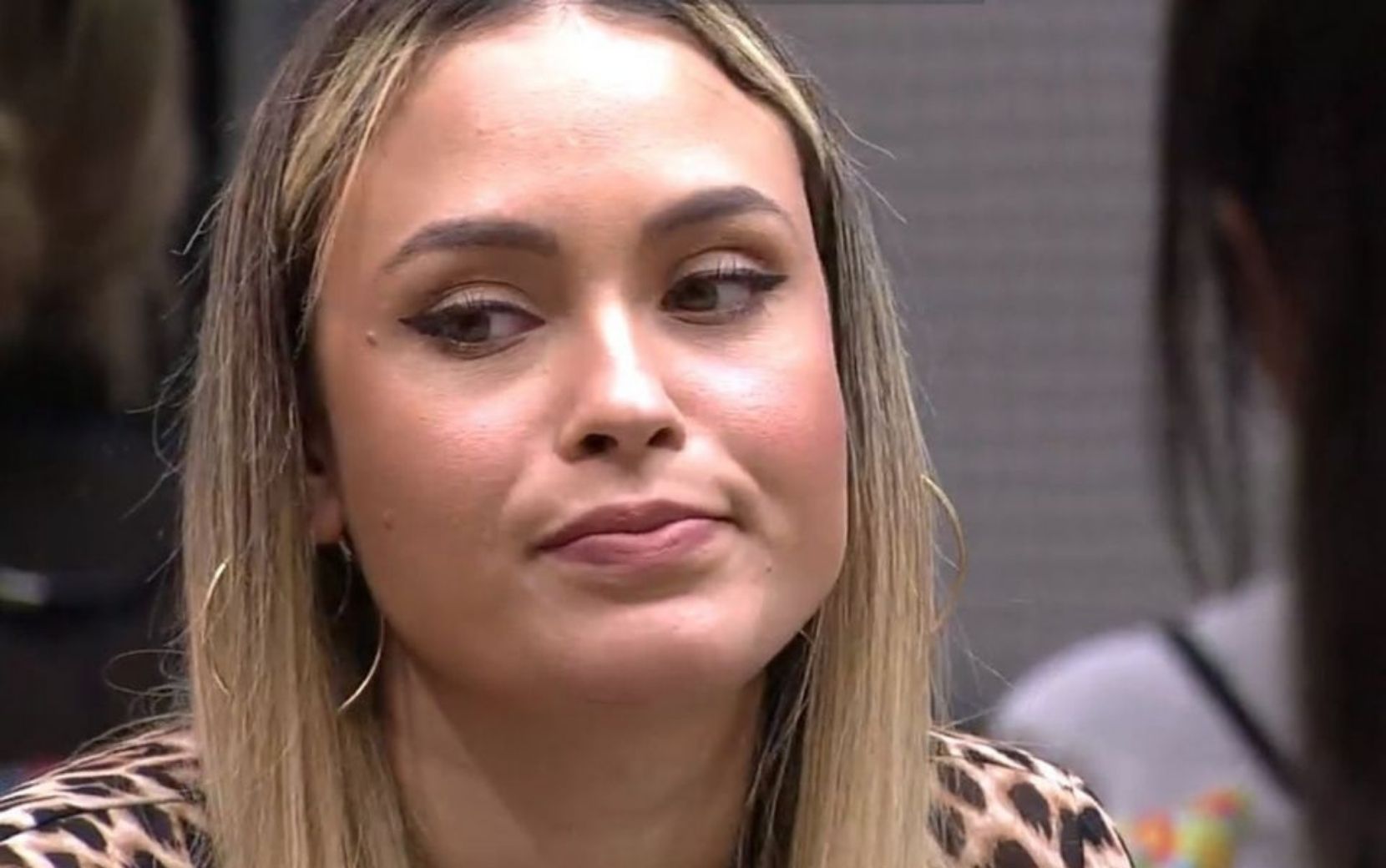 Tiago Leifert quebra protocolo e avisa brothers sobre a pandemia: "Pior do que quando vocês entraram"