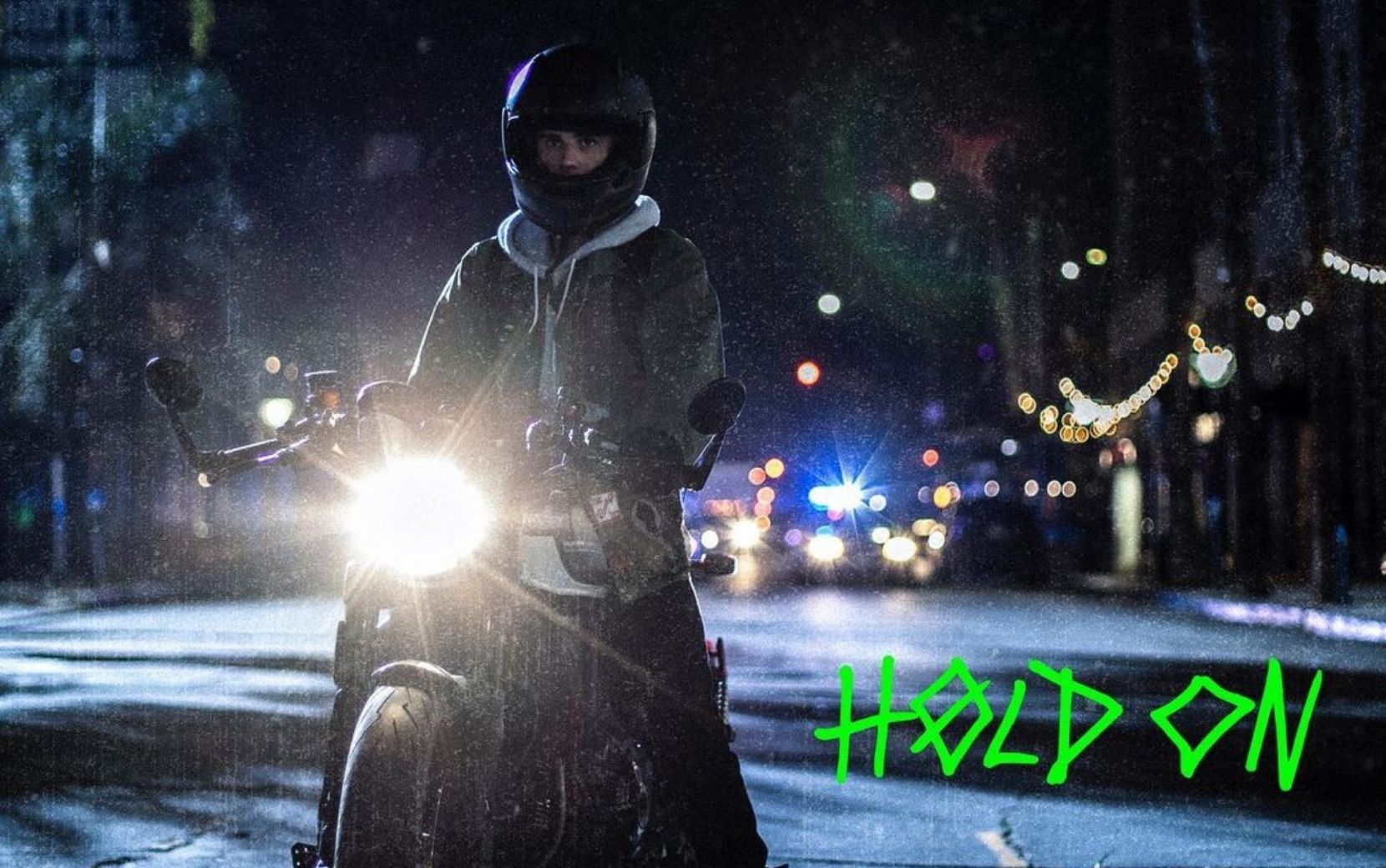 Justin Bieber comete ato de desespero em clipe de "Hold On"