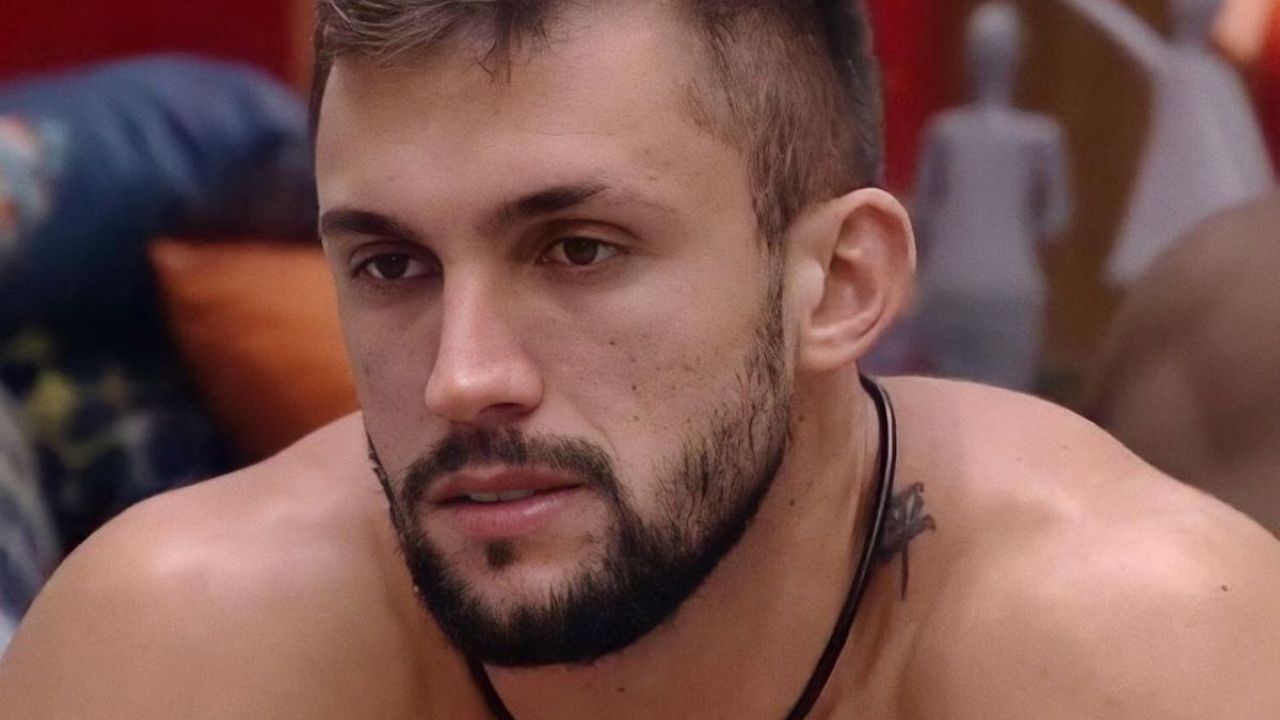 BBB21: Arthur revela que flertou com outra sister antes de Carla e Thaís