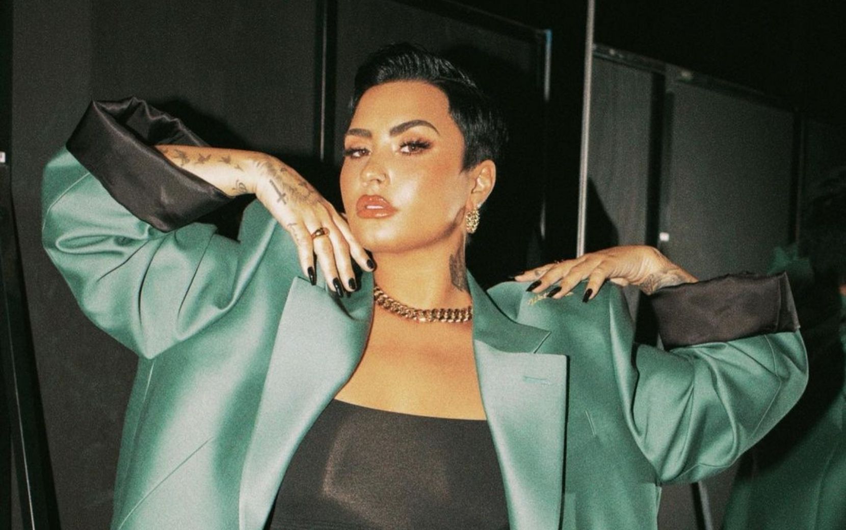 Demi Lovato faz performance impactante de "Dancing With The Devil" na TV americana