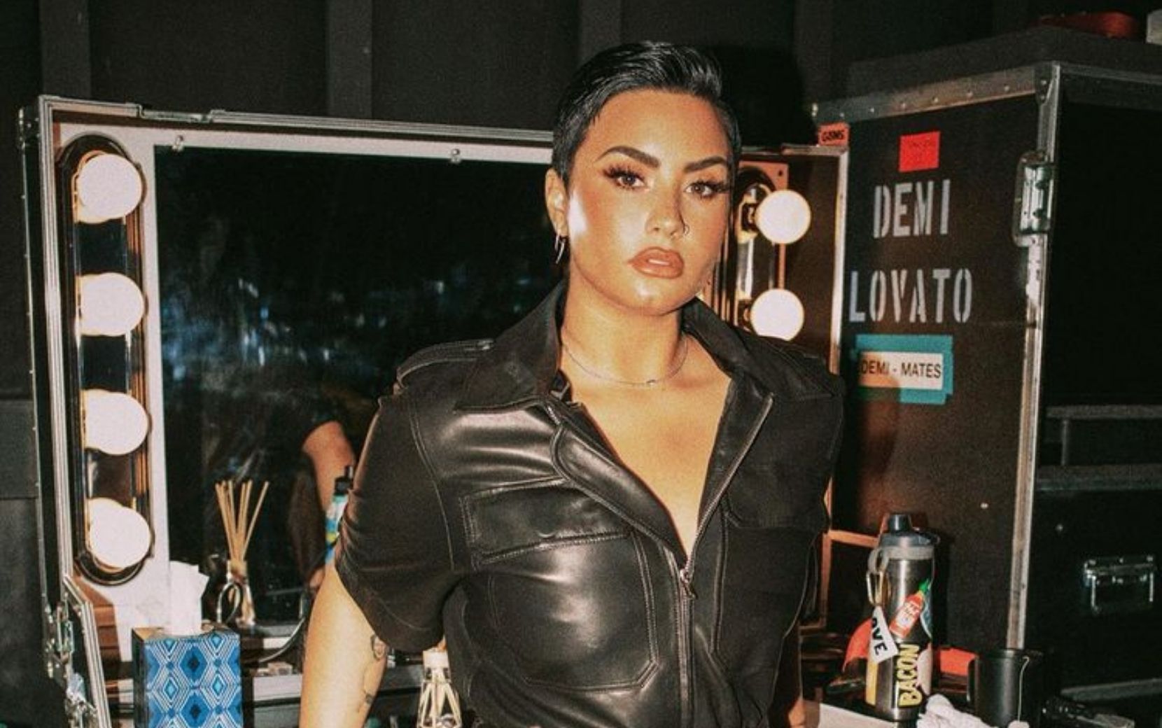 Demi Lovato arrasa nos vocais durante performance ao vivo após lançamento do álbum