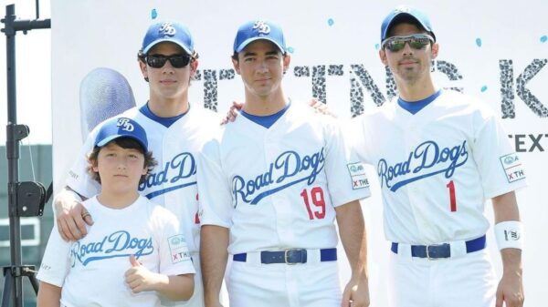 Jonas Brothers se desculpam com quarto irmão, Frankie; entenda o motivo
