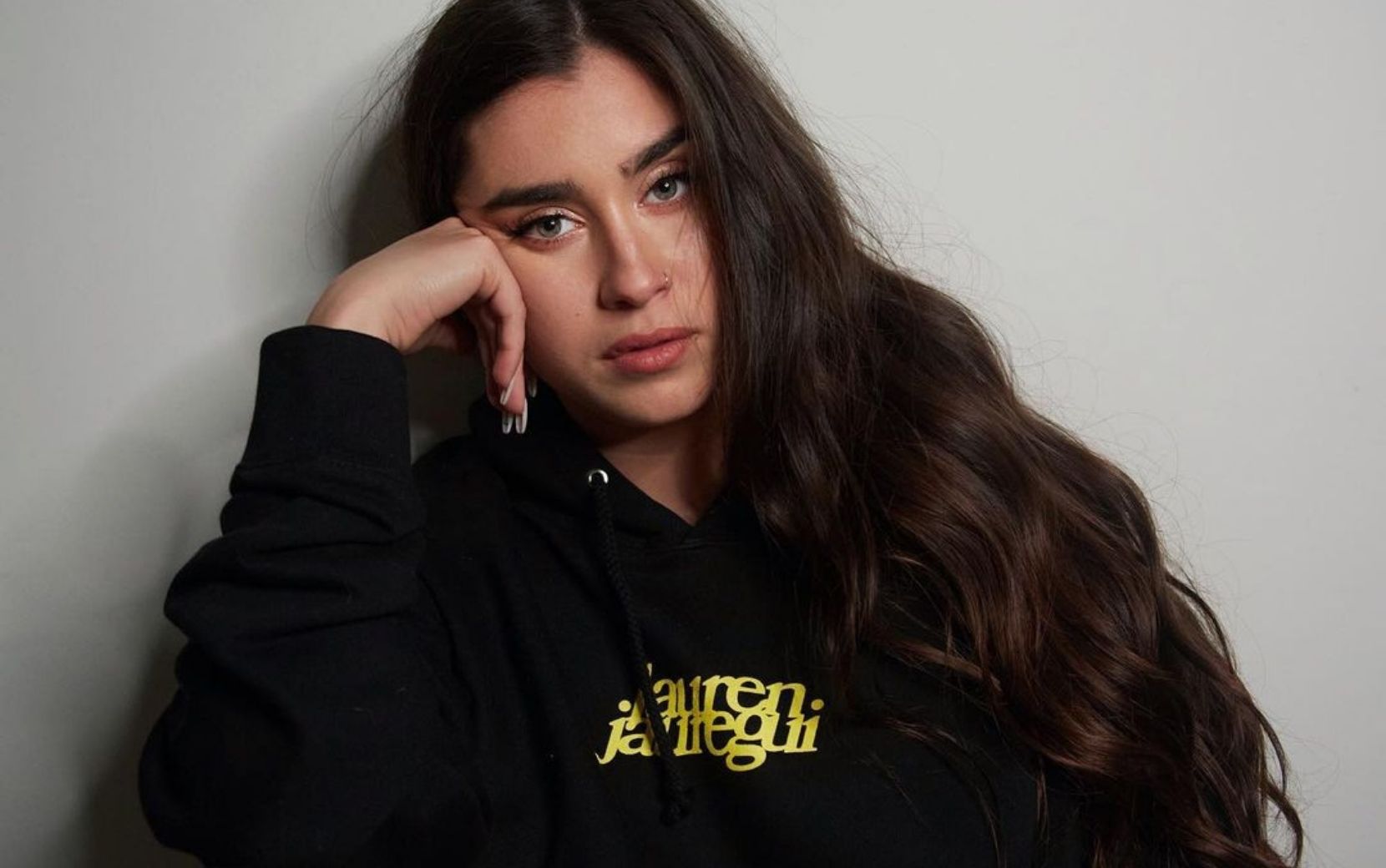Lauren Jauregui faz desabafo sobre invasão de privacidade: "Vocês estão arruinando os meus relacionamentos"
