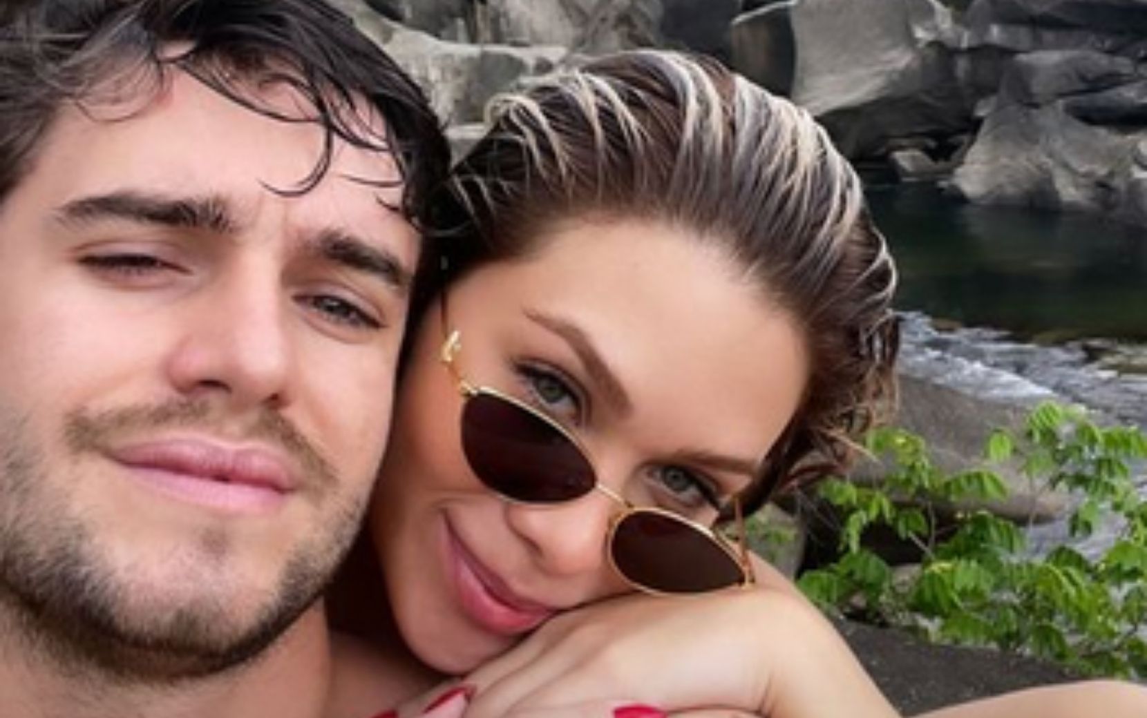 Flávia Pavanelli publica foto com o suposto novo affair e rebate críticas; confira