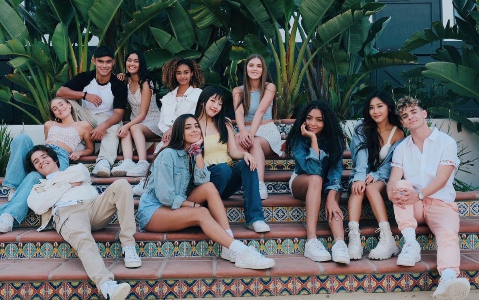 Integrantes do Now United confirmam chegada no Havaí com fotos icônicas