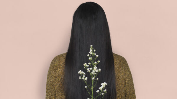 Meu cabelo liso: 8 produtos que você precisa ter em casa