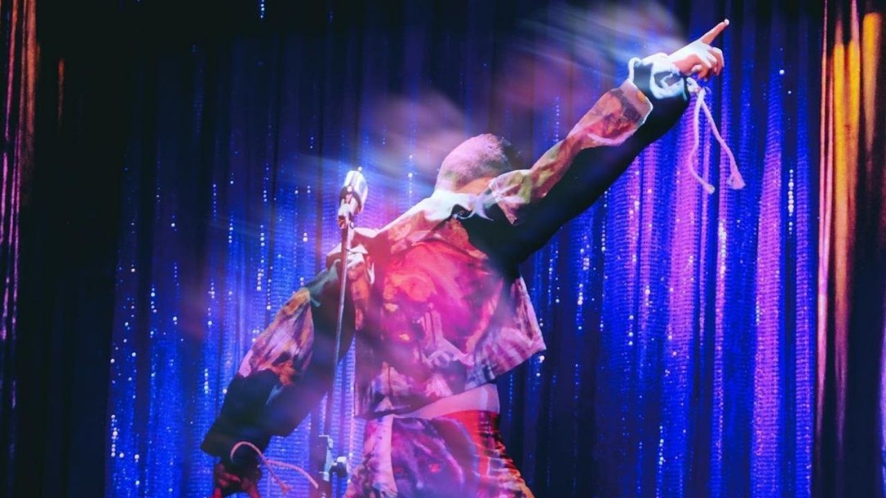 Xamã homenageia Anitta em clipe de "Áries"