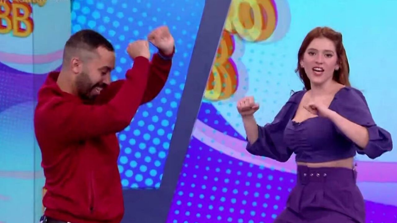 Ana Clara e Gil dançam "Tchaki Tchaki" durante o Plantão BBB