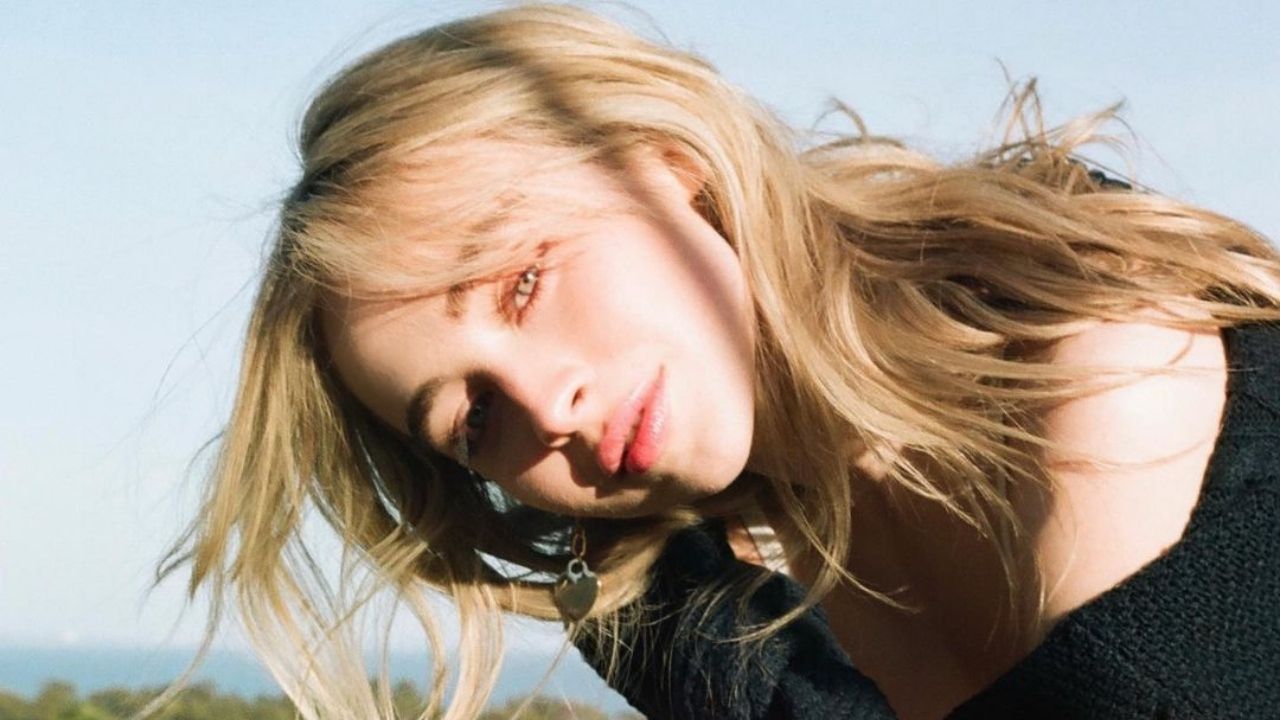 Sabrina Carpenter completa 22 anos e fãs celebram aniversário com homenagens