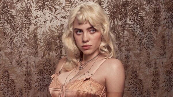 Billie Eilish revela qual foi sua inspiração para mudar o visual e ficar loira