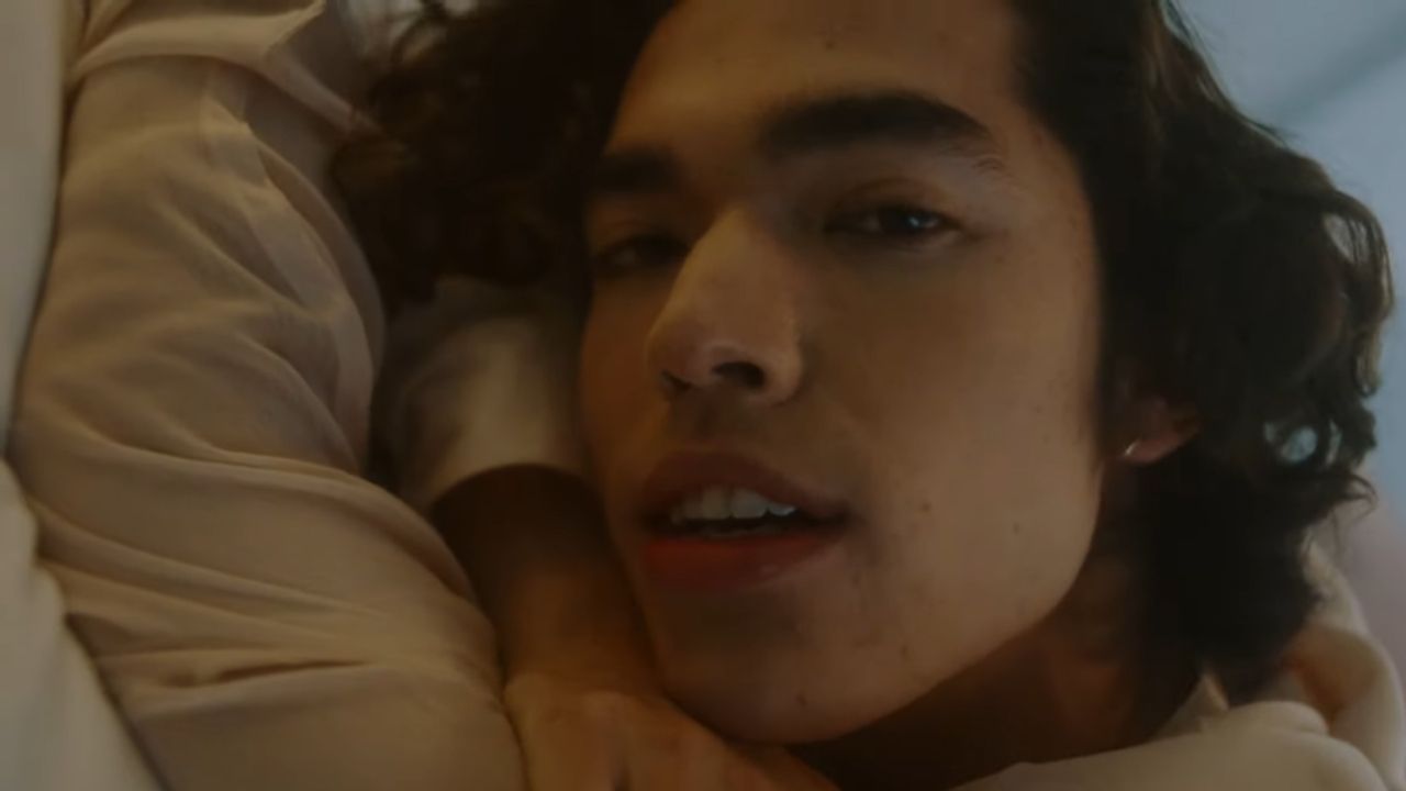 Conan Gray lança clipe para a introspectiva "Astronomy"