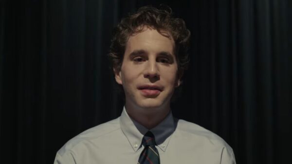 "Dear Evan Hansen": adaptação do musical da Broadway ganha trailer comovente