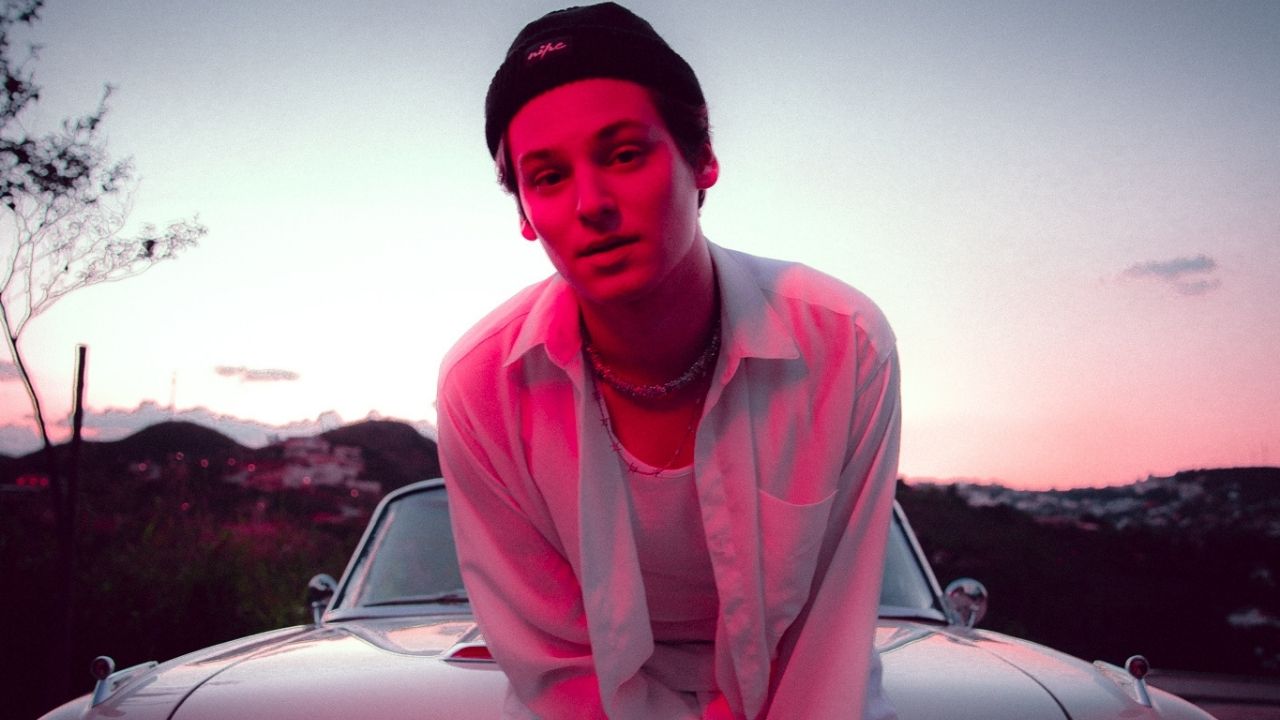 Gabriel Froede lança clipe de "Bem Tarde", com participação de Lucas Rangel e Danielle Diniz