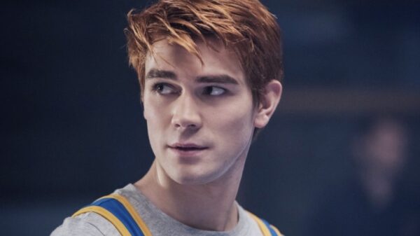 KJ Apa, de "Riverdale", é estrela de novo drama militar; saiba mais