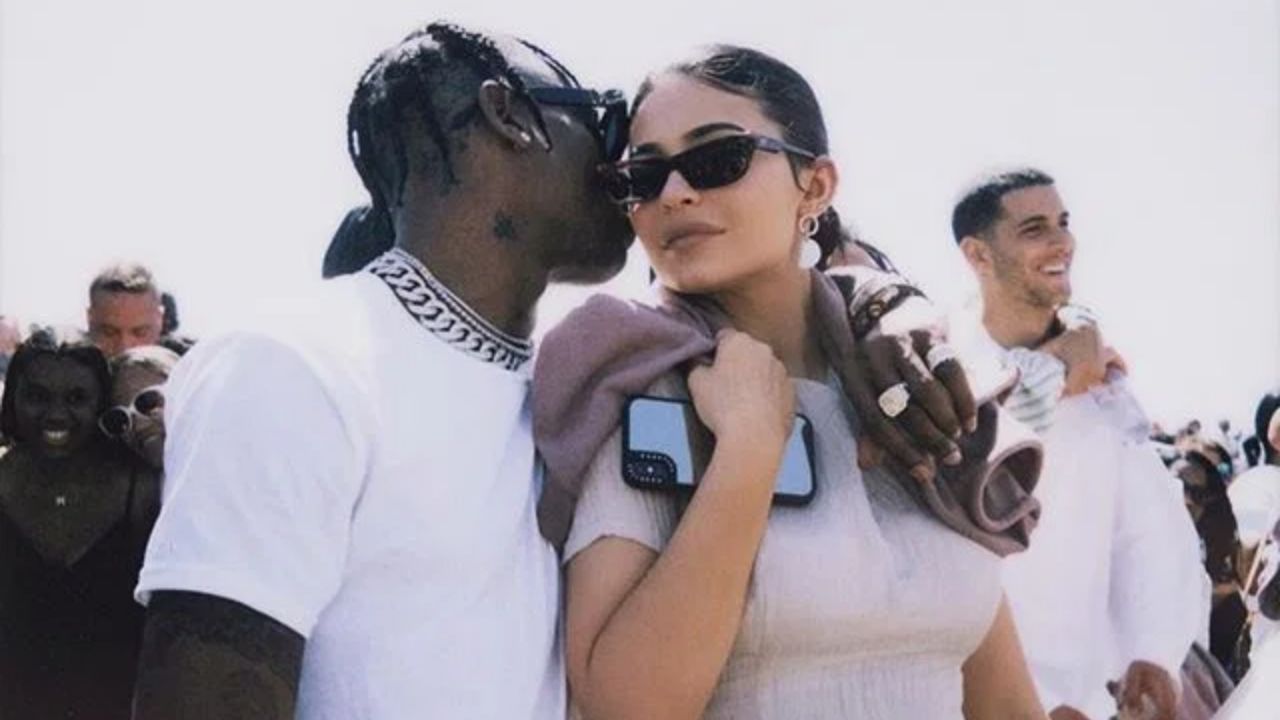 Kylie Jenner e Travis Scott estão em um relacionamento aberto, diz site