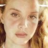 Lana Del Rey surpreende fãs e lança três músicas inéditas