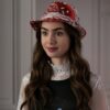 "Emily em Paris": fotos dos bastidores da 2ª temporada mostram Lily Collins com novos looks