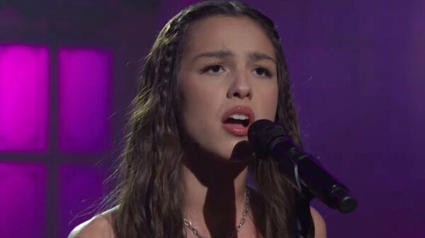 Olivia Rodrigo performa "good 4 u" pela primeira vez; assista