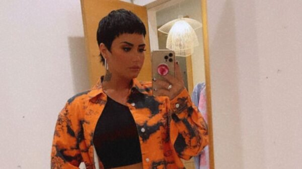 Demi Lovato relembra adolescência e relação com os pais