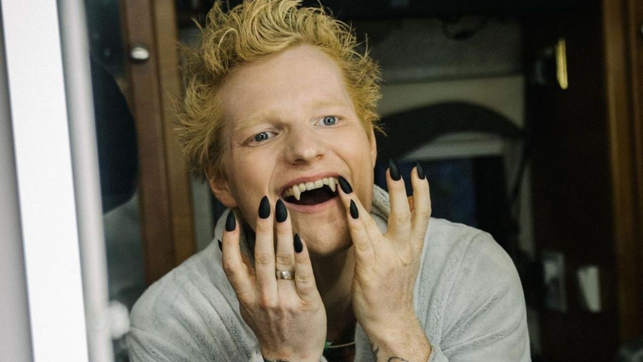 Ed Sheeran divulga foto de novo clipe e brinca: "As unhas eram um pesadelo"