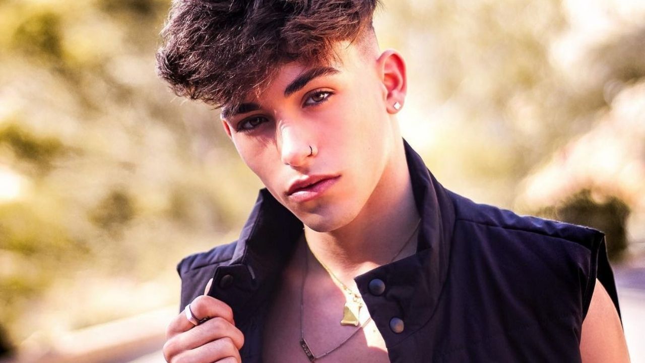 Now United: Alex Mandon Rey se desculpa com fãs e motivo é fofo