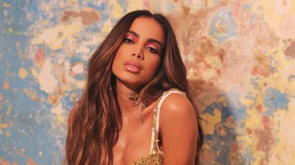 Anitta fala sobre críticas e julgamentos: "Eu preciso ser feliz"